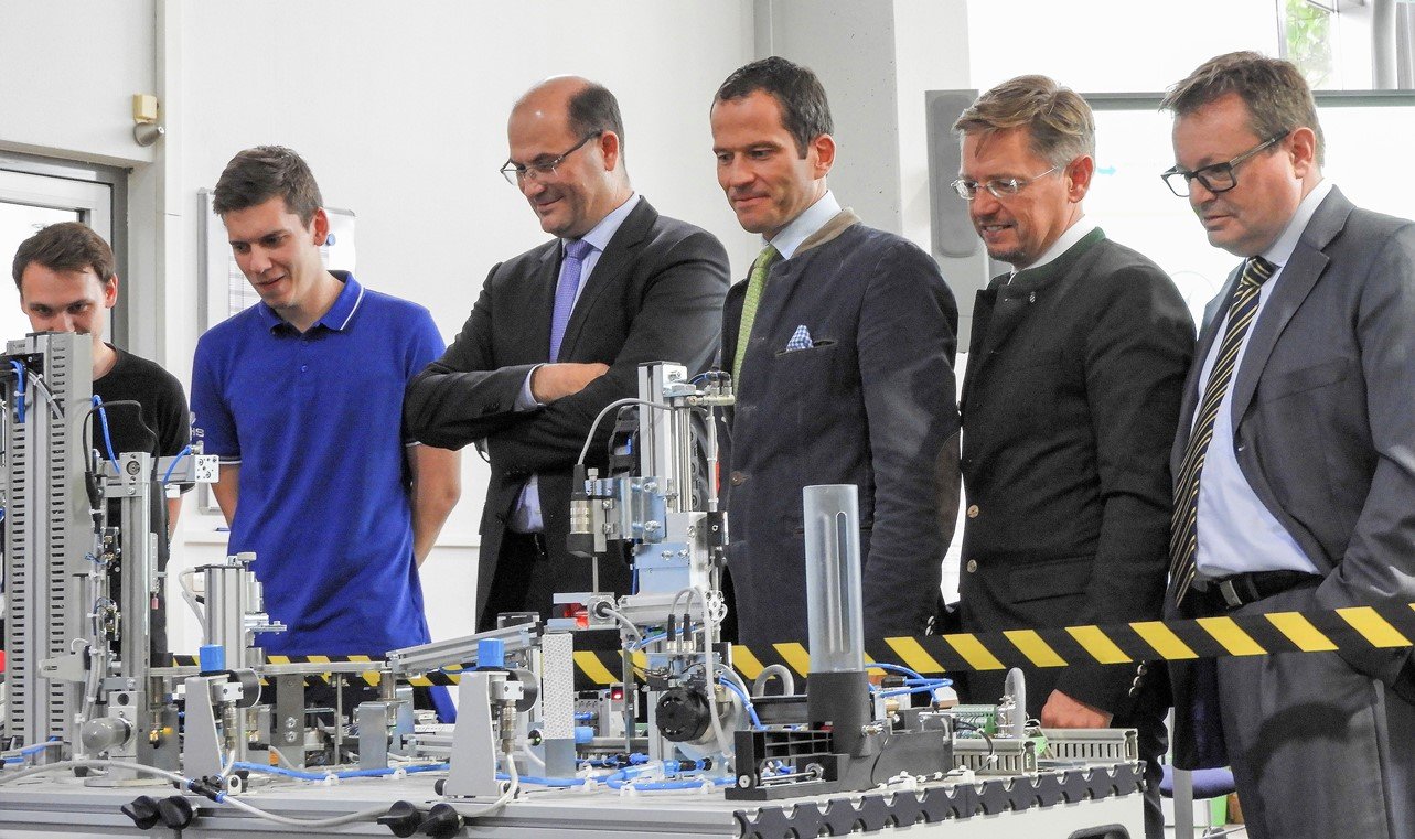 UEBZO_Besuch_Staatssekretaer_Fueracker