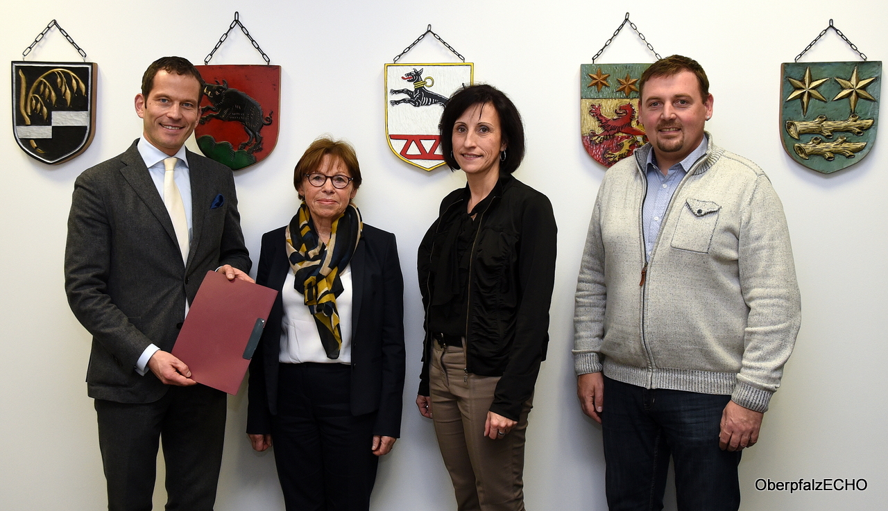 Übergabe Förderbescheid Rupprecht an VG Neustadt