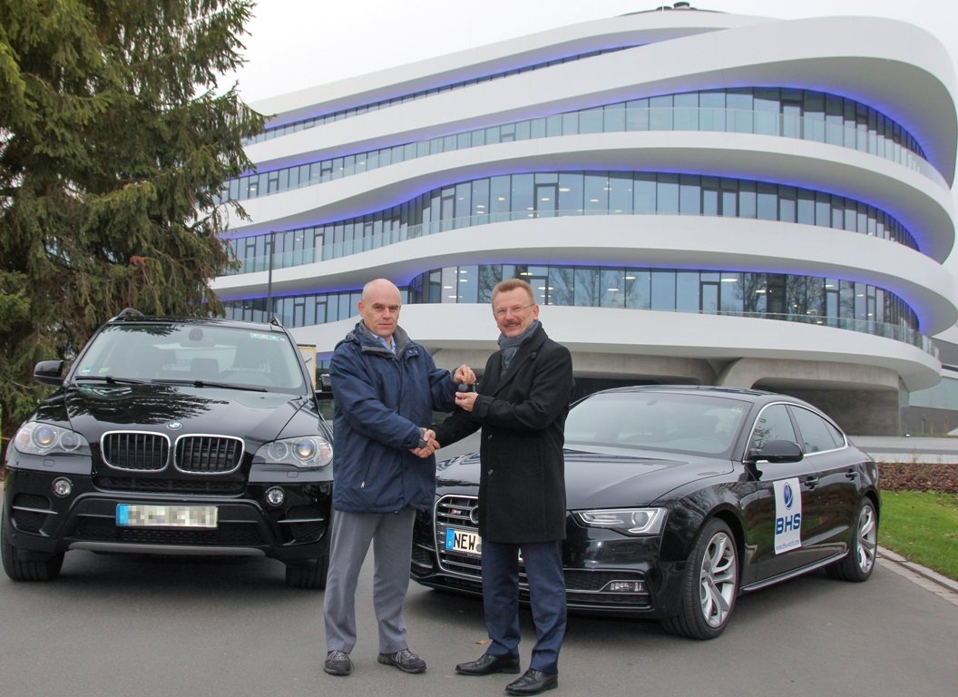 Ubergabe-Fahrzeuge-BHS OTH Amberg-Weiden Autos