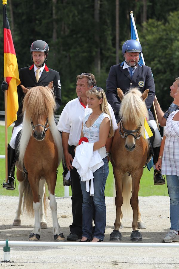 Uli Reber und Irene Reber vom Lipperthof bei einer Siegerehrung