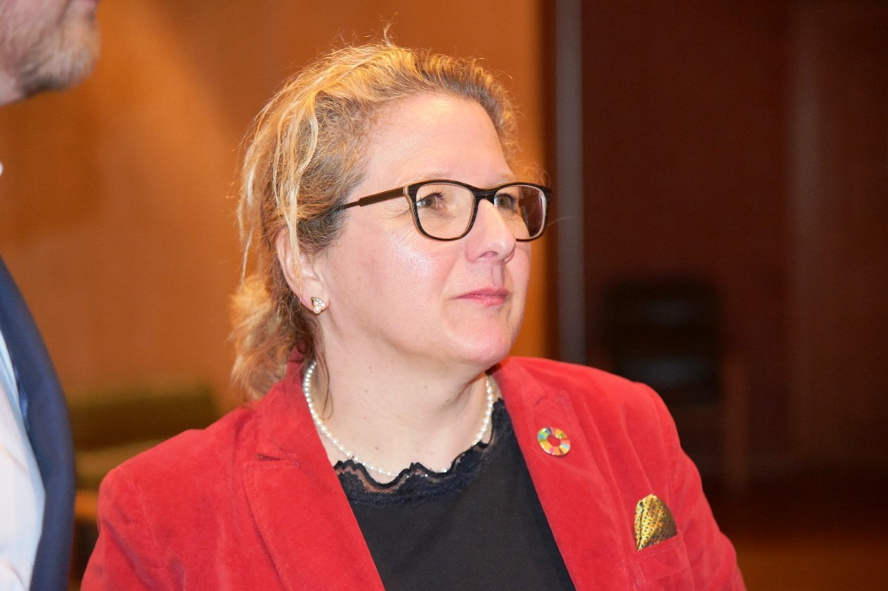 Umweltministerin Svenja Schulze in Weiden (1)
