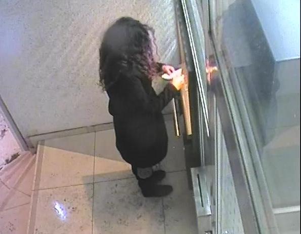 Unbekannte Frau, Täterin, Lichtbild, Geldautomat