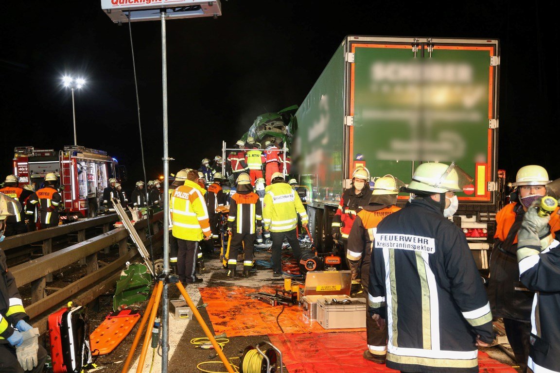 Unfall A93 Folgeunfall Lkws Sattelzüge 13