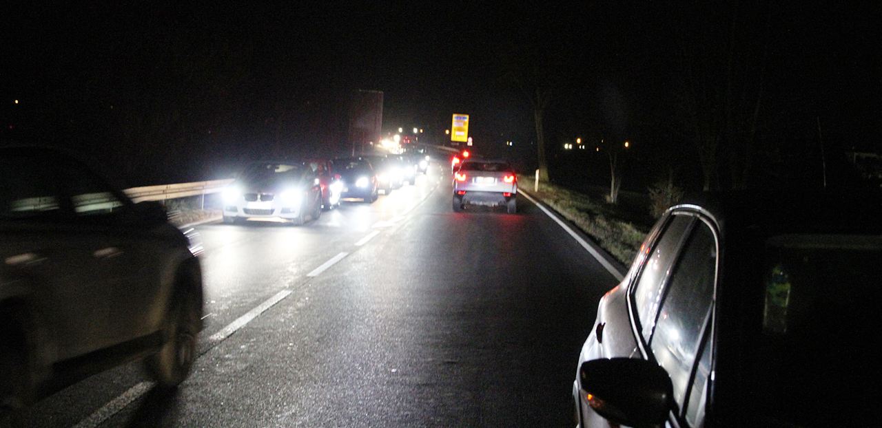 Unfall B22 Weiden Ostmarkstraße Stau Verkehr Symbol Symbolbild
