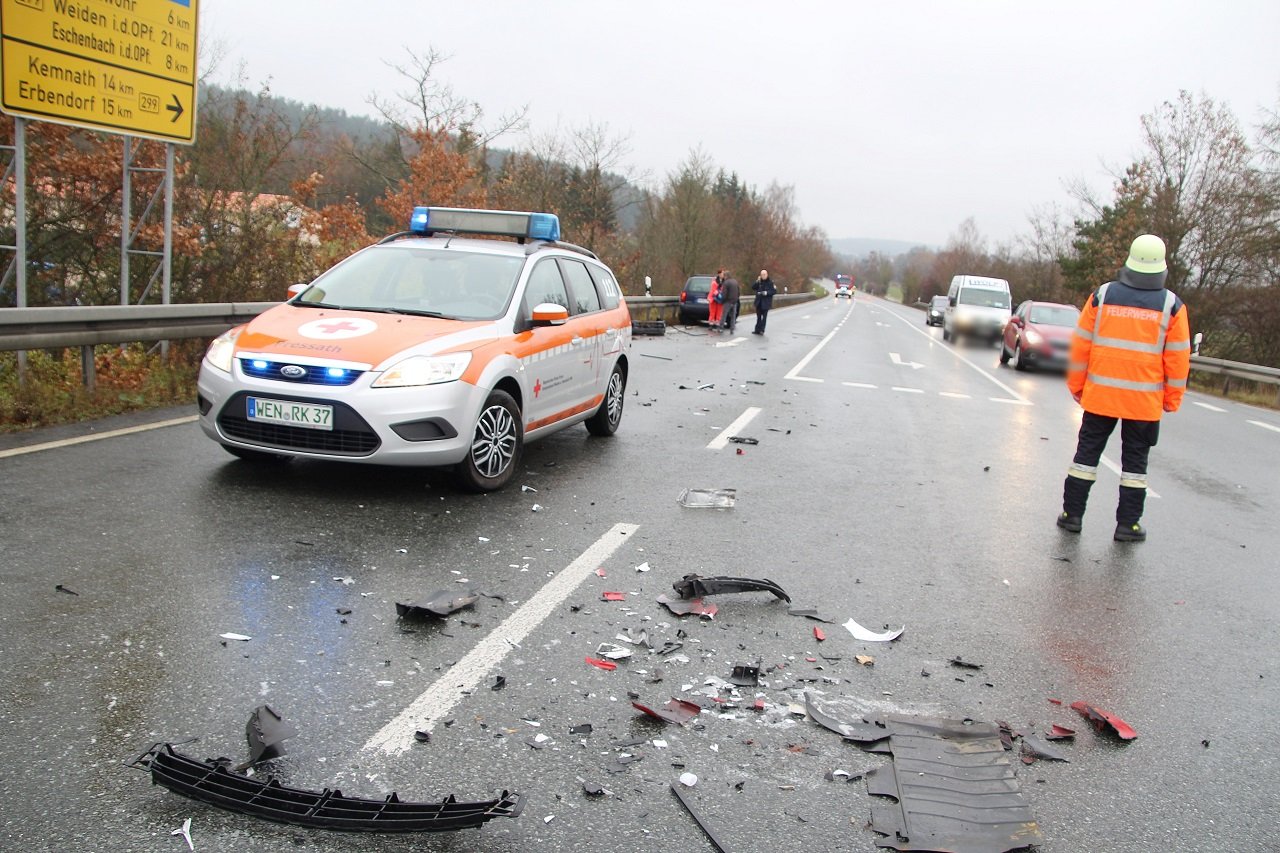 Unfall B299 Pressath Samstag 24.11.2018 (2)