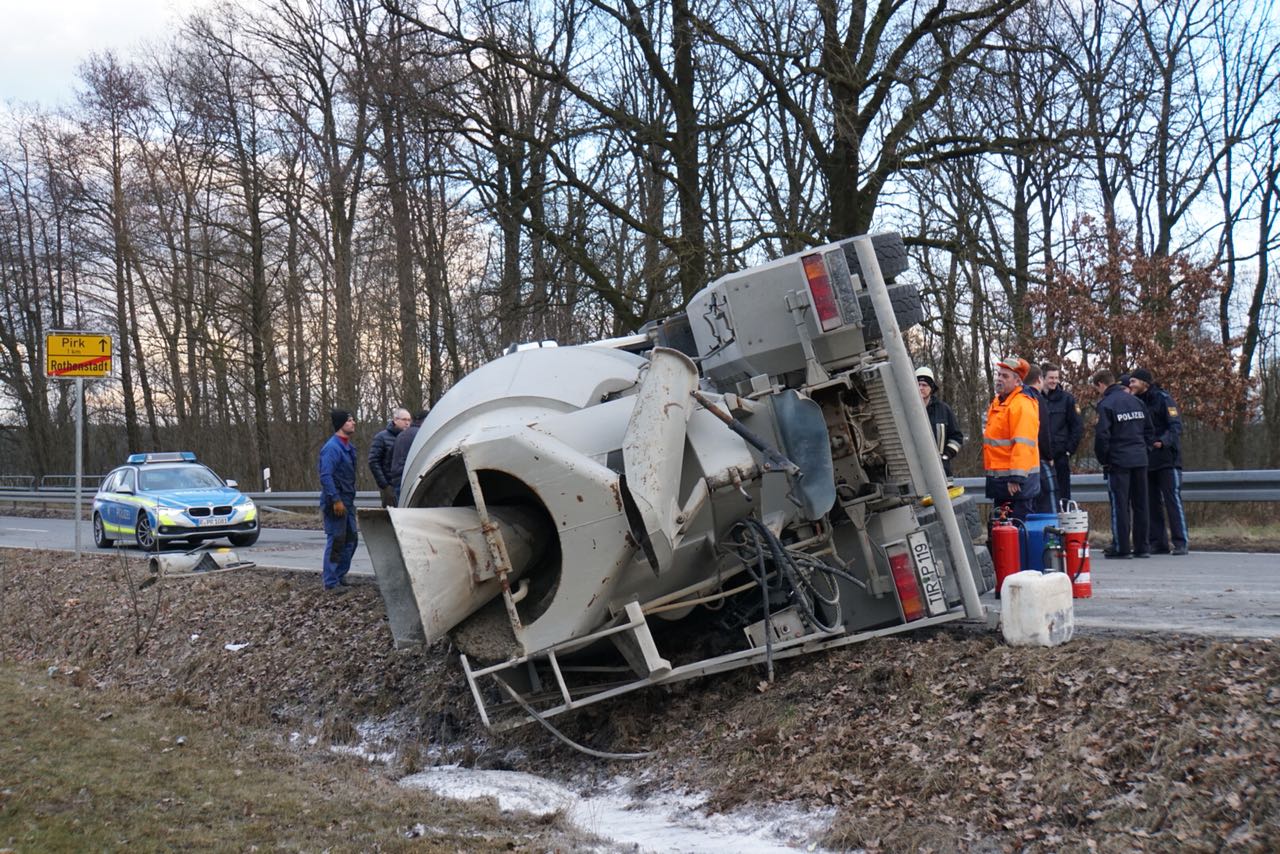 Unfall Betonlaster Pirk Rothenstadt (6)
