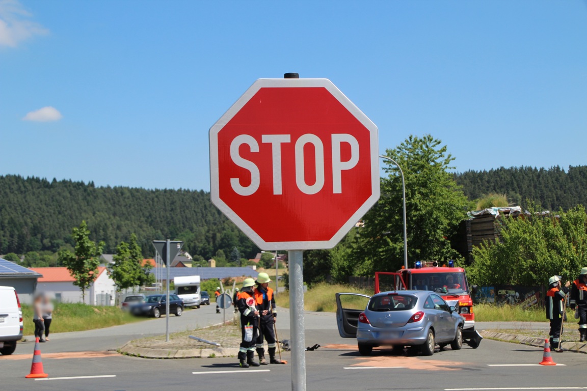Unfall Döllnitz-Kreuzung Pressath (6)