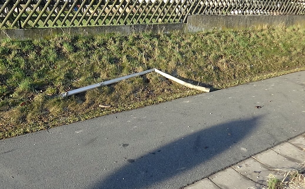 Unfall Eschenbach Neurunkenreuth Symbol Symbolbild Verkehrsschild angefahren