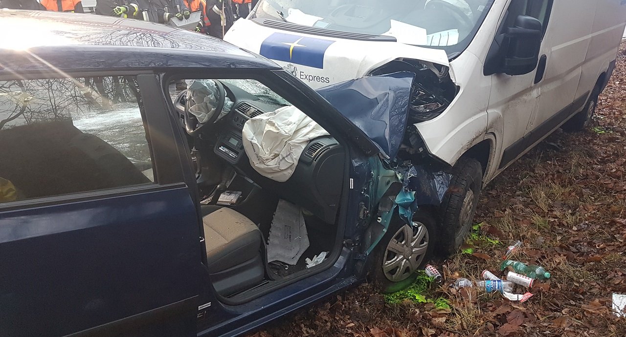 Zwei schwerst Verletzte nach Frontalkollision