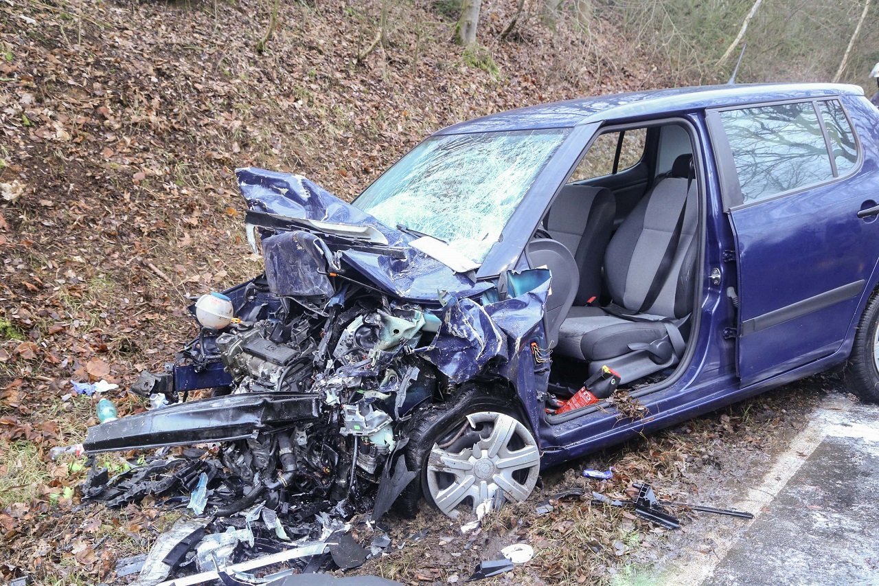 Zwei schwerst Verletzte nach Frontalkollision