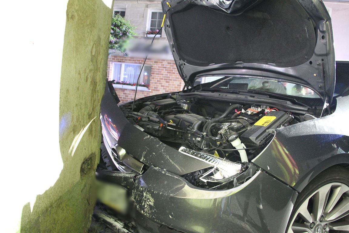 Unfall Kirchenthumbach Hausmauer Frau schwer verletzt4