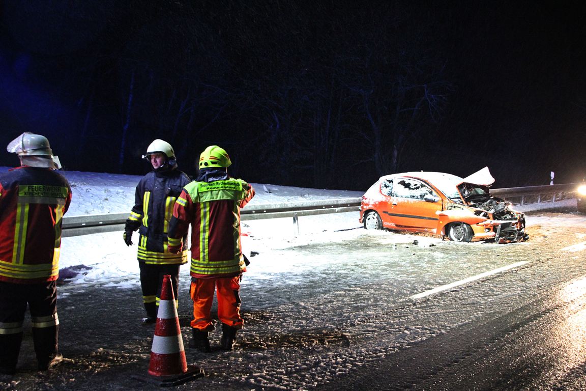 Unfall Kirchenthumbach Schnee Glätte Schneetreiben Unwetter4