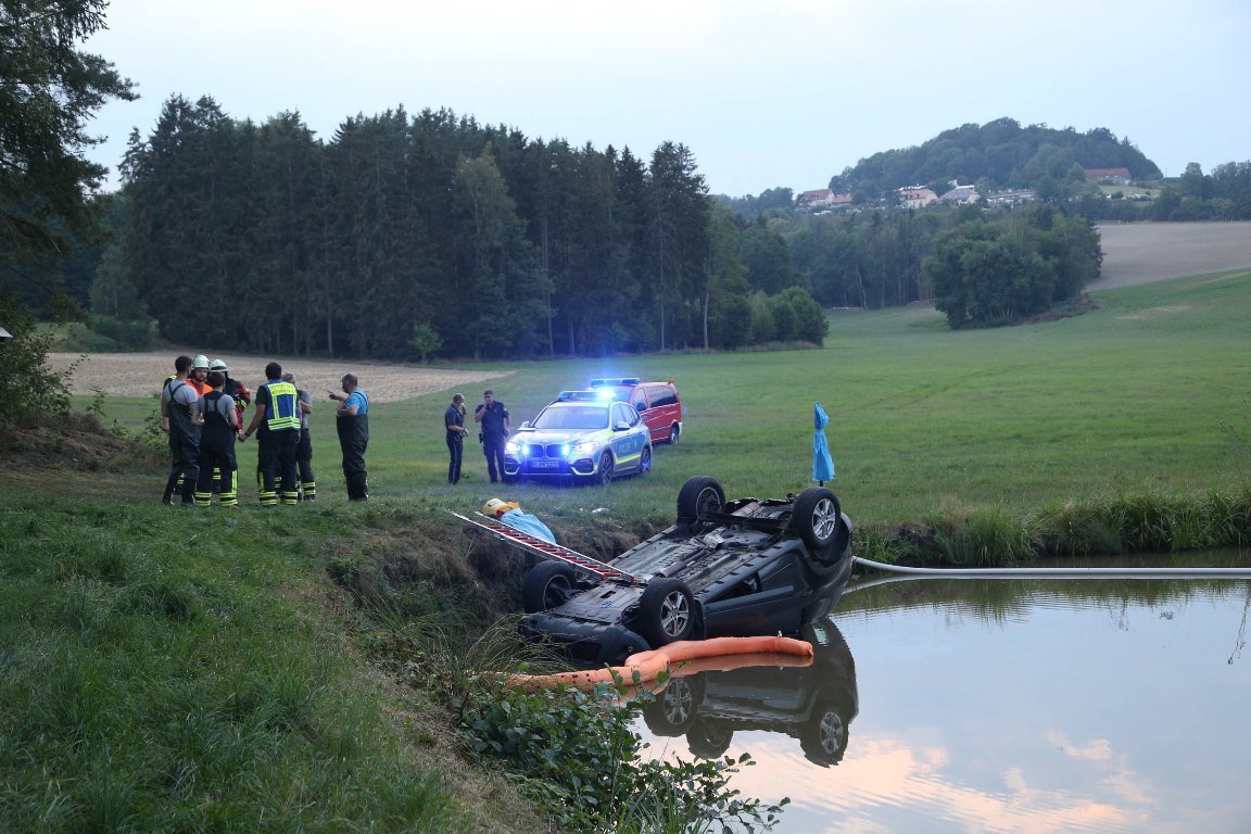 Unfall Mitterteich Fischteich Fischweiher Weiher tödlicher Unfall Fahrer 72 stirbt (23)