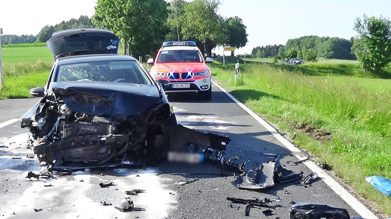 Unfall Sassenreuth Feuerwehr Polizei Golfs St2120 5