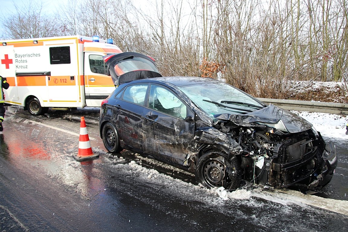 Unfall Schneeglätte Kleinkotzenreuth