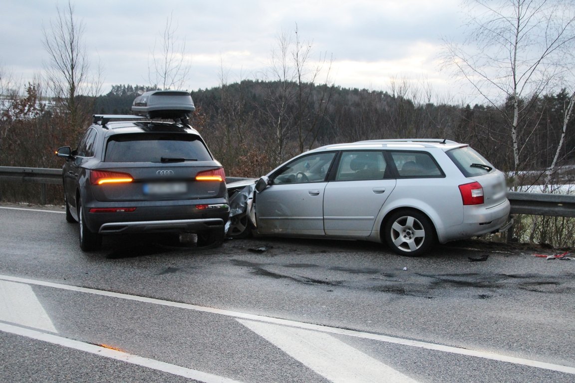 Unfall St2665 Zintlhammer Kreuzung B2992