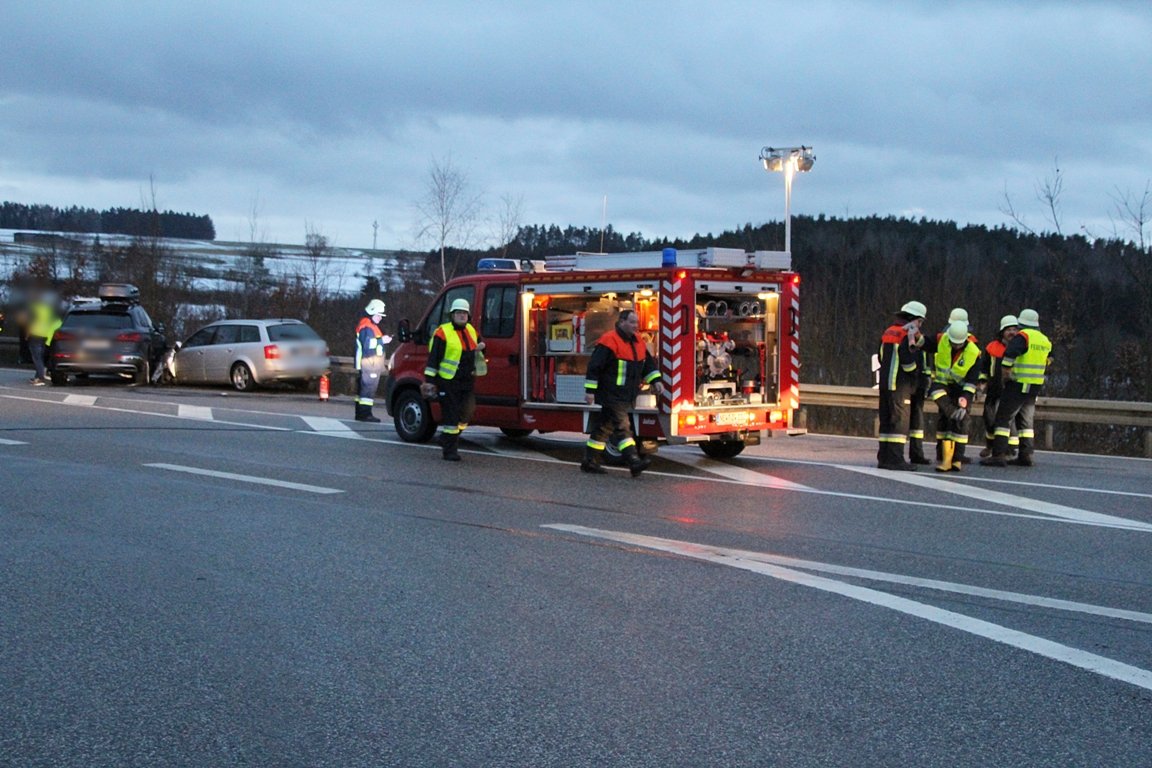 Unfall St2665 Zintlhammer Kreuzung B2994