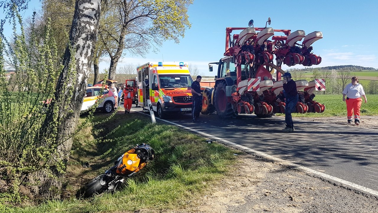 [Update] Nach Unfall mit Traktor: Motorradfahrer im Koma