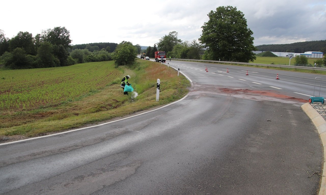 Unfall Verkehrsunfall Autounfall Döllnitzkreuzung bei Pressath Döllnitz Bilder Jürgen Masching (3)