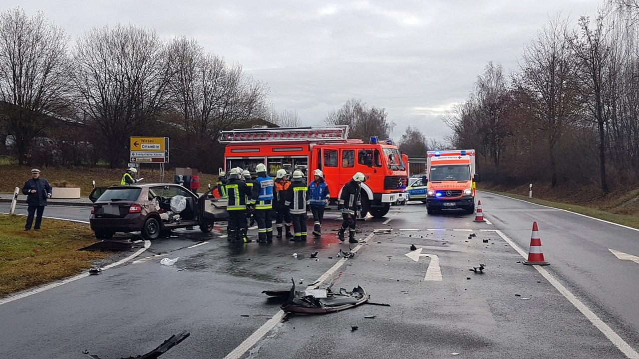 [Update] Drei teils schwer Verletzte nach Zusammenstoß