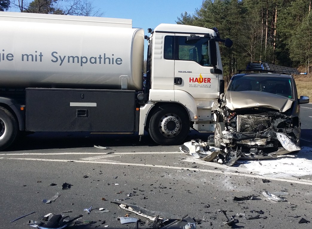 Unfall_B470_Weiden_02 Bild NEWS 5 Jürgen Masching