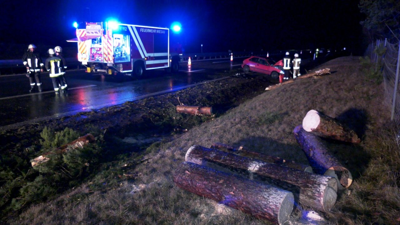 Sturmtief legt Verkehr auf A93 lahm