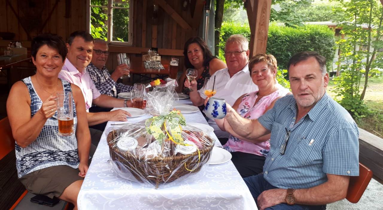 Urlauber Ehrung Treue Campingplatz Schweinmühle 40. Besuch Margit und Herbert Zinser aus Hattenheim Bild Karlheinz Budnik