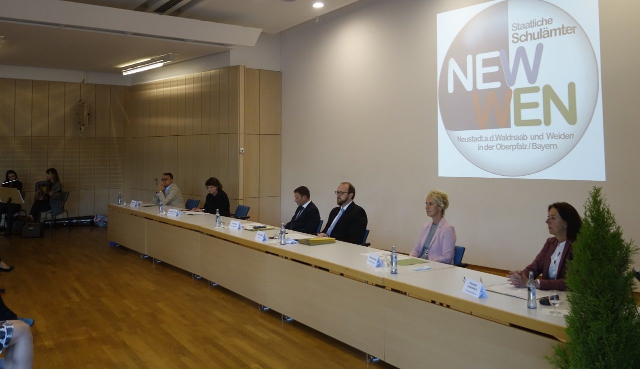 Vereidigung der Lehramtsanwärter für Grundschulen und Mittelschulen in Weiden und NeustadtWN Bild Stadt Weiden (1)
