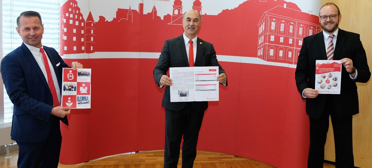 Vereinigte Sparkassen Eschenbach Neustadt Vohenstrauß Geschäftsjahr 2019 Gerhard Hösl Josef Pflaum Landrat Andreas Meier