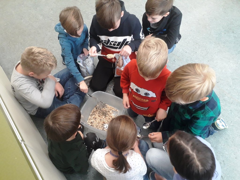 Vogelfutter Bastelaktion Ferienaktion Kinder Grafenwöhr