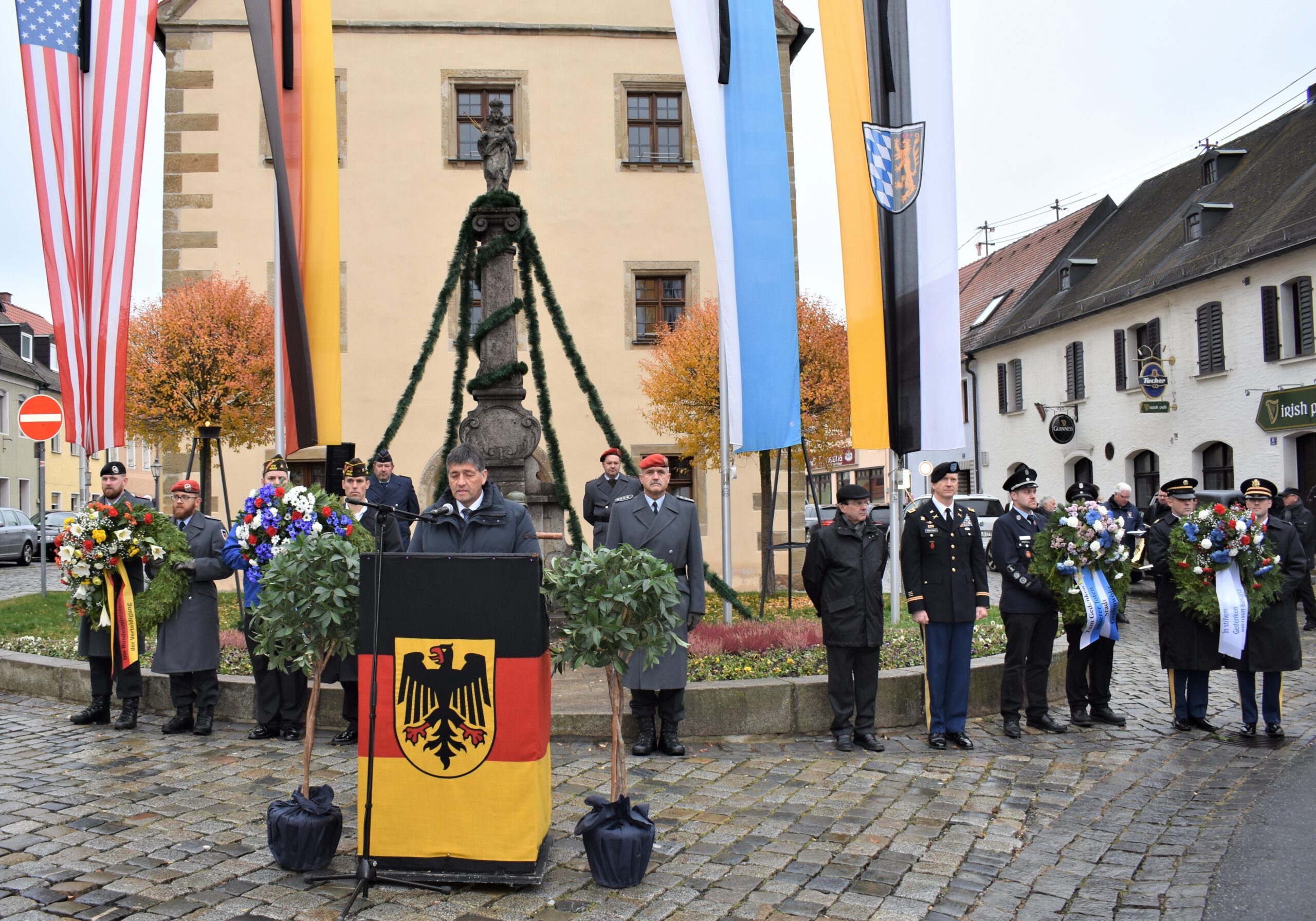 Volkstrauertag Grafenwöhr 2019 Ehrendenkmal Rathaus 11