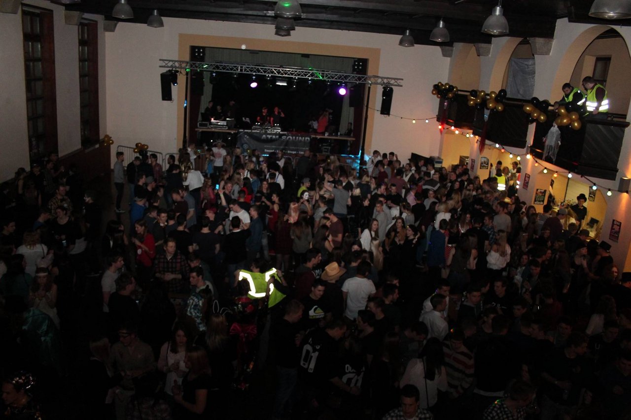 Volles haus3