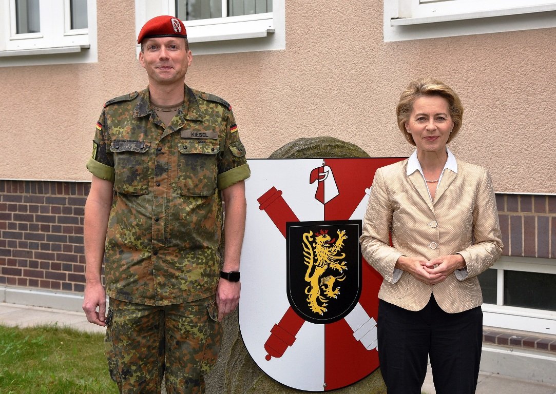 Von der Leyen Besuch Kaserne Weiden (1)