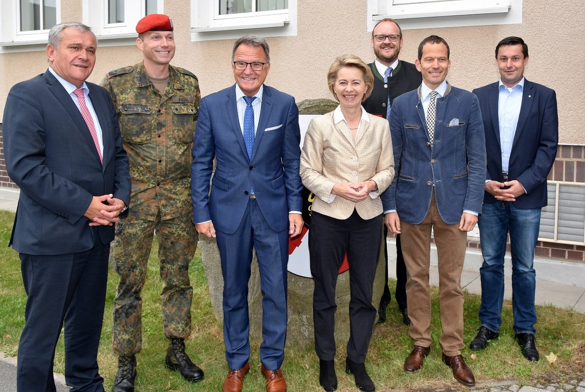 Von der Leyen Besuch Kaserne Weiden (2)