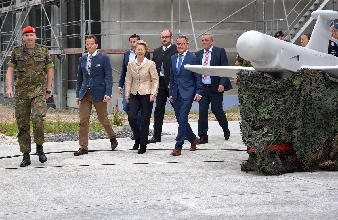 Von der Leyen Besuch Kaserne Weiden (3)