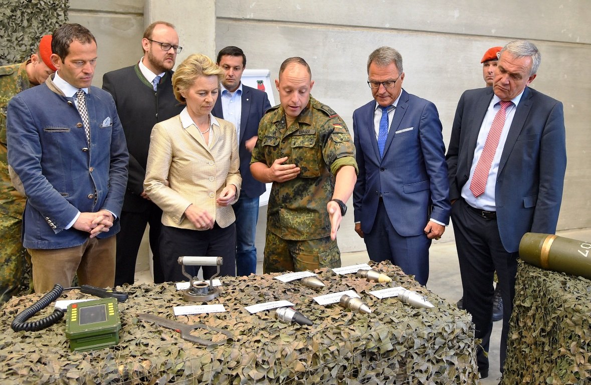 Von der Leyen Besuch Kaserne Weiden (4)