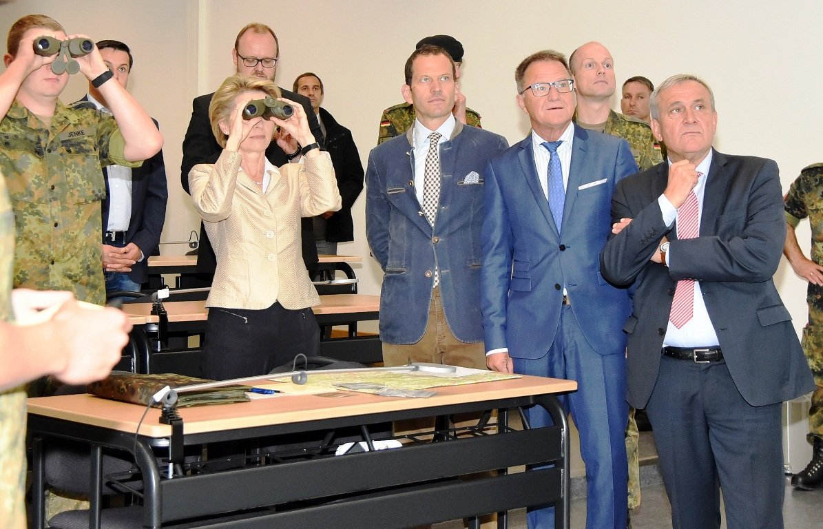 Von der Leyen Besuch Kaserne Weiden (6)