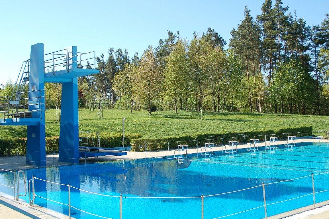 Waldbad Grafenwöhr Sprungturm Schwimmbad Liegewiese Freibad Springerbecken