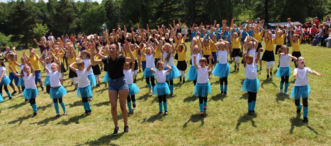 Tanzgruppe Sv Grafenwöhr Waldkinderfest Grafenwöhr  (118)