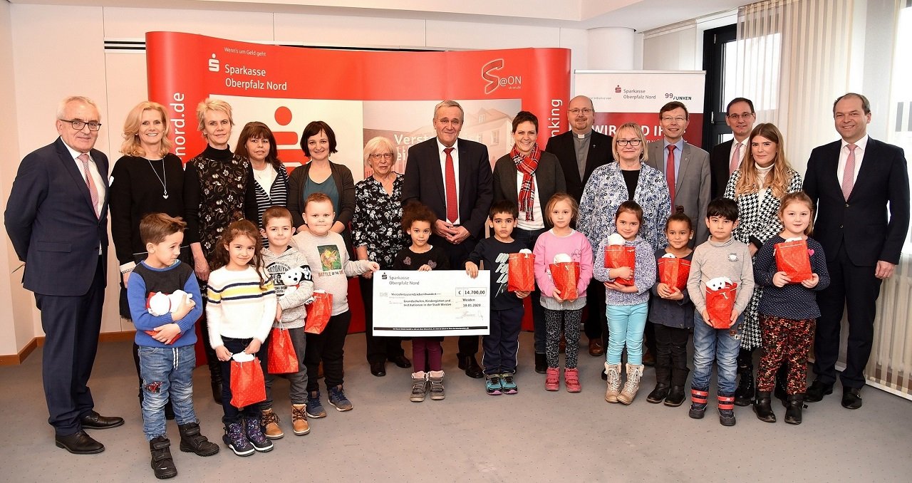 Weiden_Sparkasse Oberpfalz Nord_Spende_Gruppe