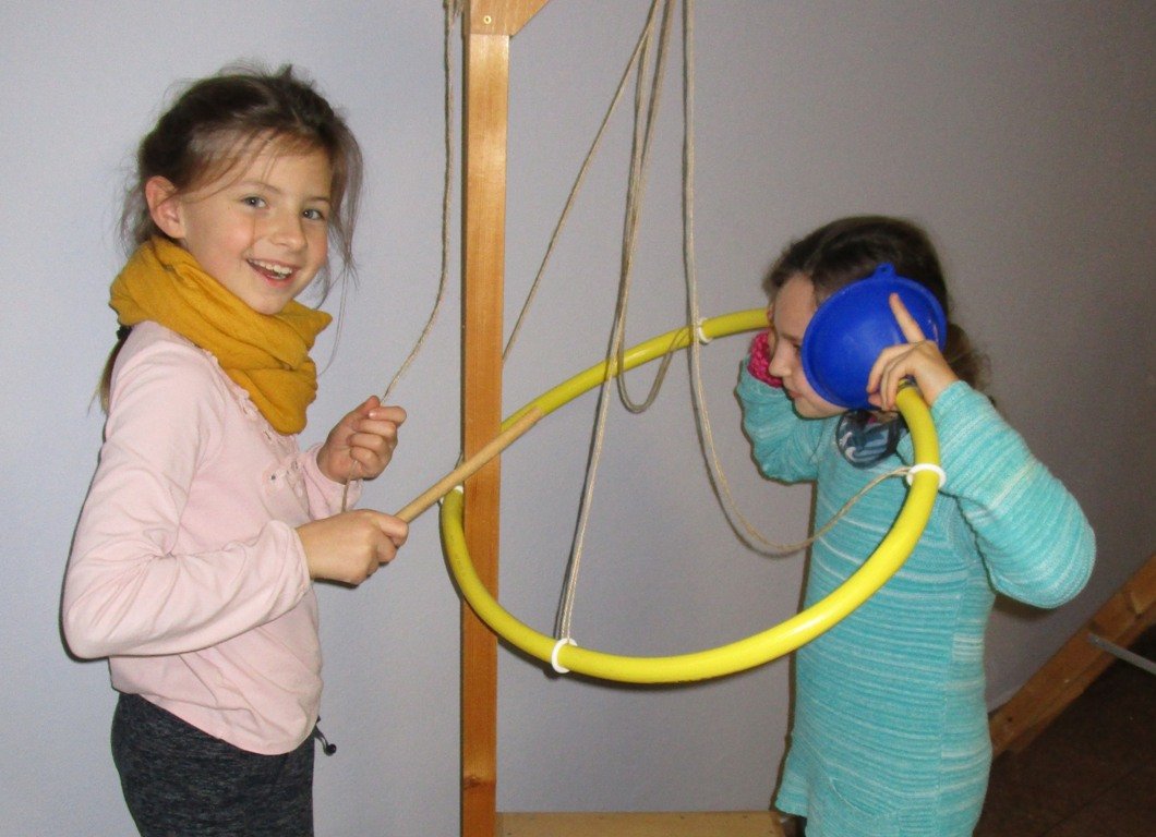 Wiesau Miniphänomenta Valentina 3b und Paula 4b Grundschule Wiesau