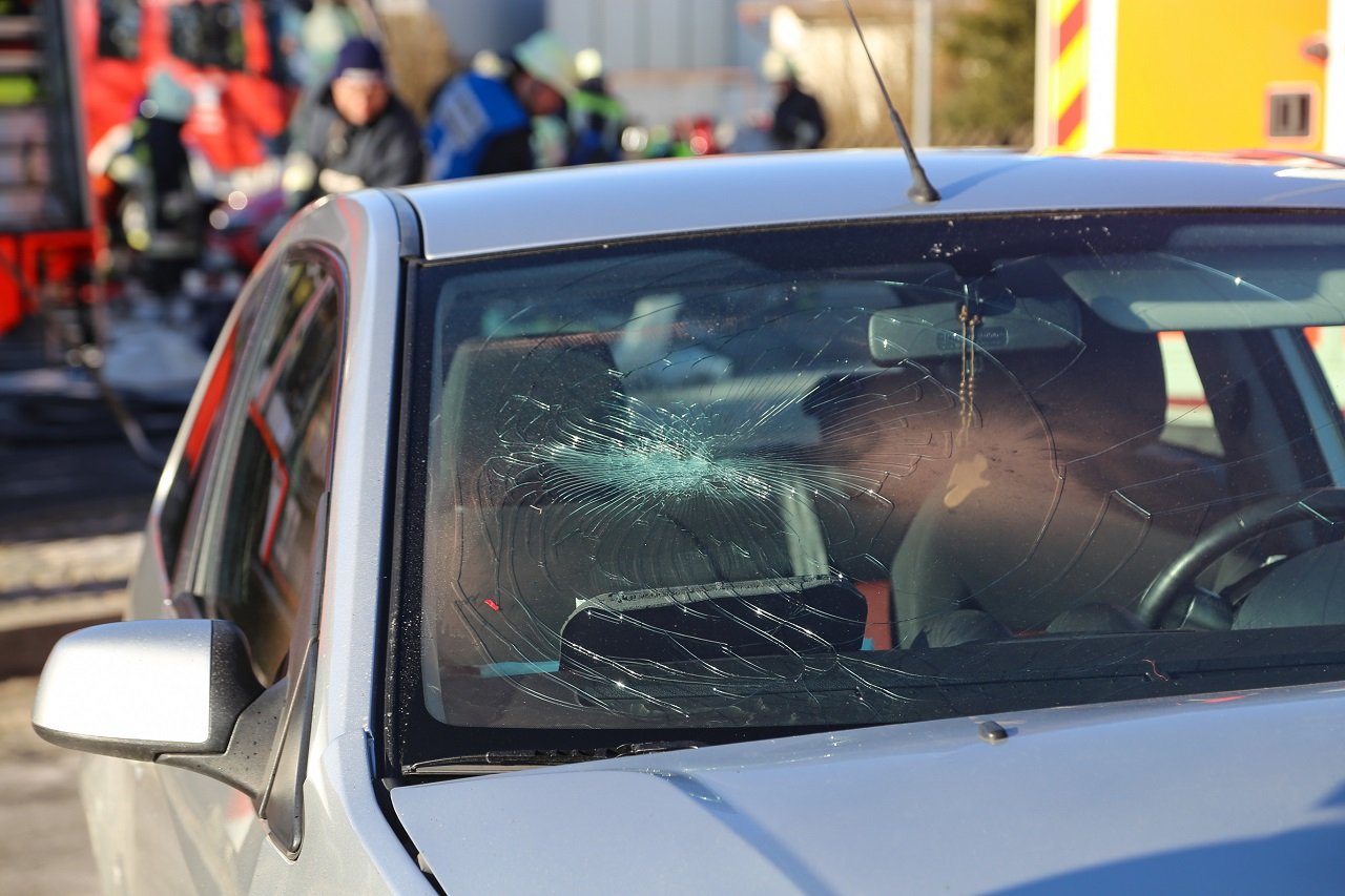 Wiesau_schwerer Verkehrsunfall im Kreuzungsbereich_rote Ampel übersehen_5