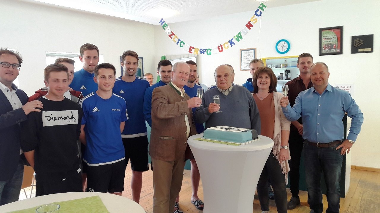 Willi Hagn SpVgg SV Weiden Urgestein 70. Geburtstag Ehrenmitglied2