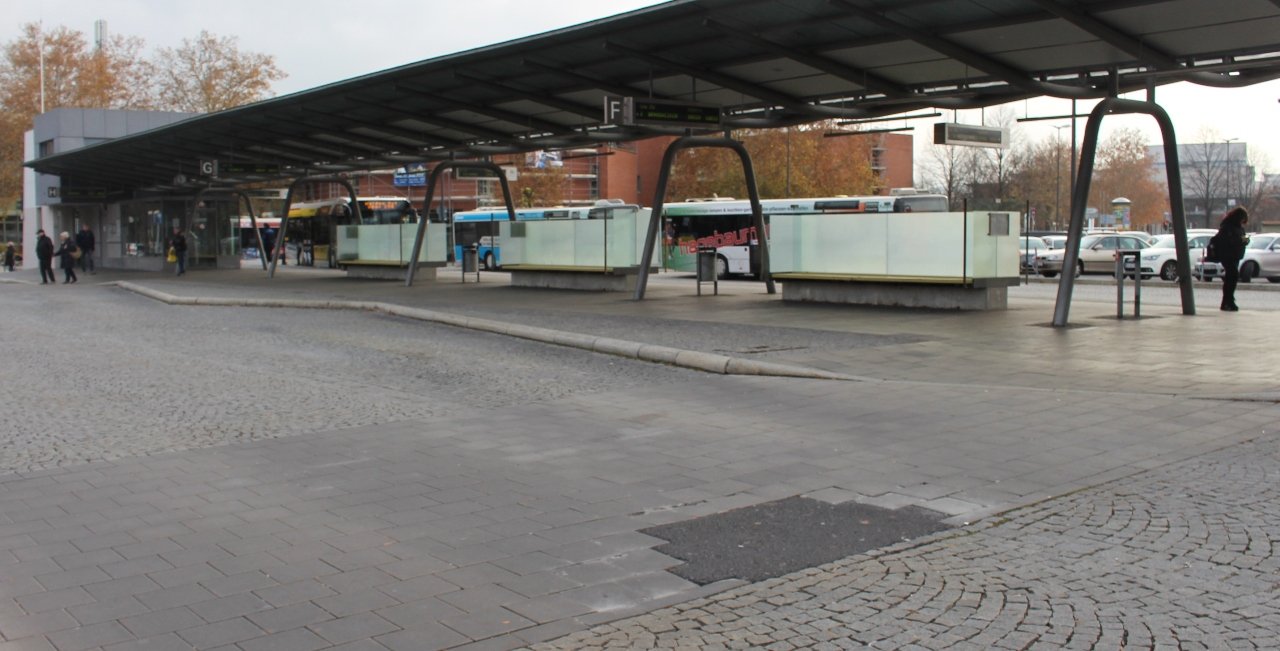 ZOB Weiden Zentralbahnhof Bushaltestelle Weiden Bus Symbol Symbolbild 3