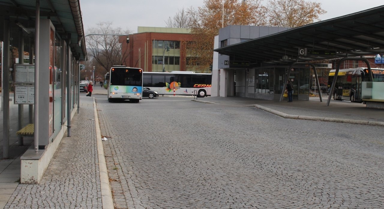 ZOB Weiden Zentralbahnhof Bushaltestelle Weiden Bus Symbol Symbolbild 5