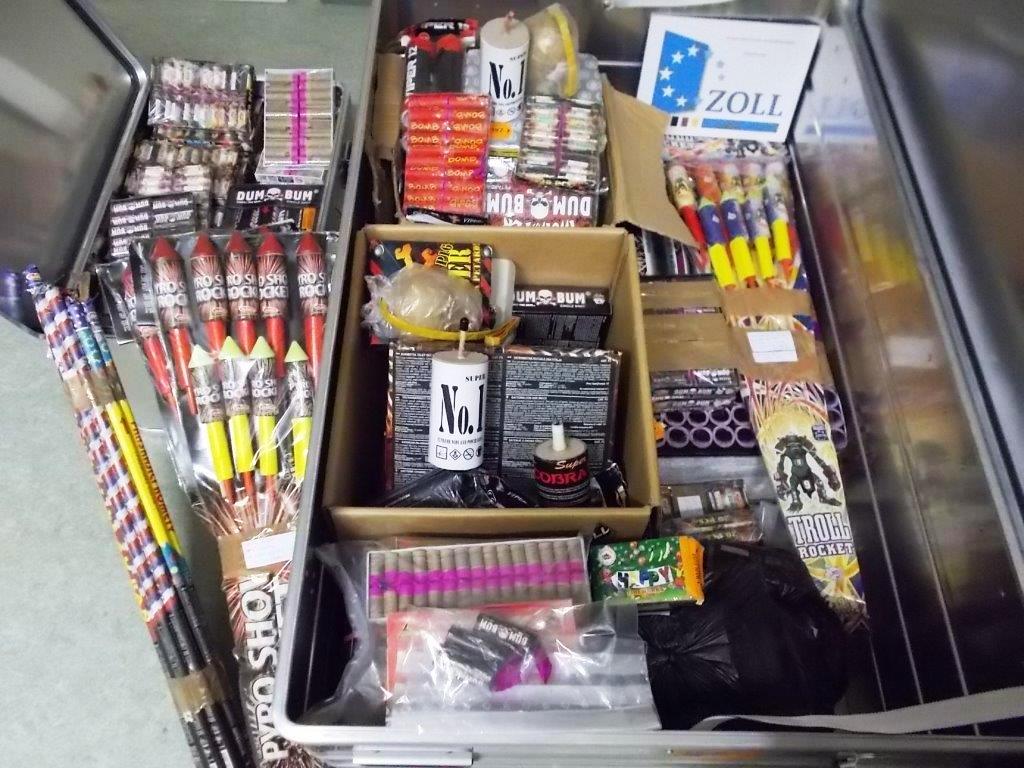 Zoll Feuerwerk Silvester Pyrotechnik Raketen Böller