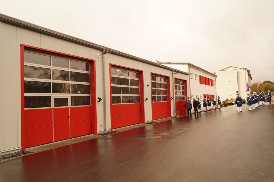 arw-Bürgerwehr vor der Wache