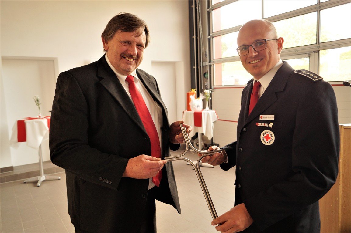 arw- Kreuz für den ehrenamtlichen Bereich für Sebastian Windschügl (rechts)