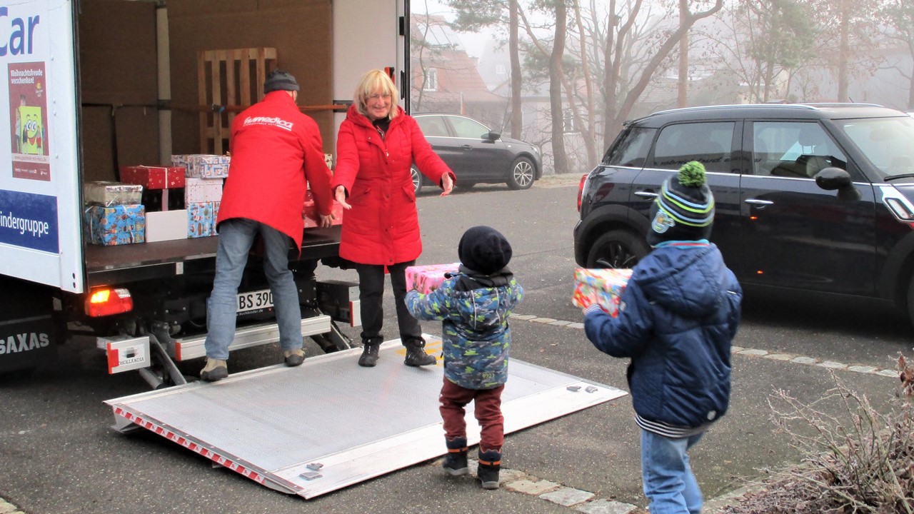 Geschenke Weihnachtspäckchen Kindergarten St. Theresia