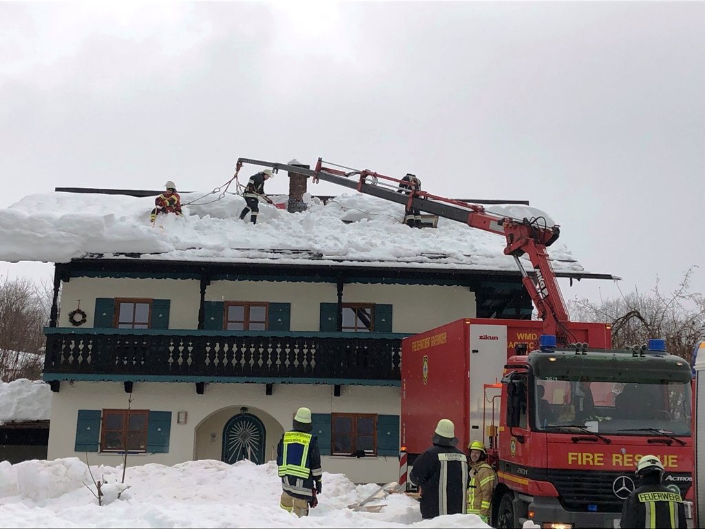 US Firefighters Einsatz Schneemassen Berchtesgaden